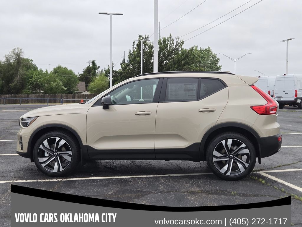 New 2026 Volvo XC40 B5 Ultra SUV