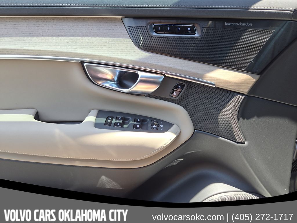 2026 Volvo XC90 Plus - Photo 18