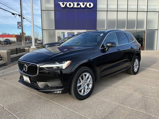 2021 Volvo XC60 Momentum's photo
