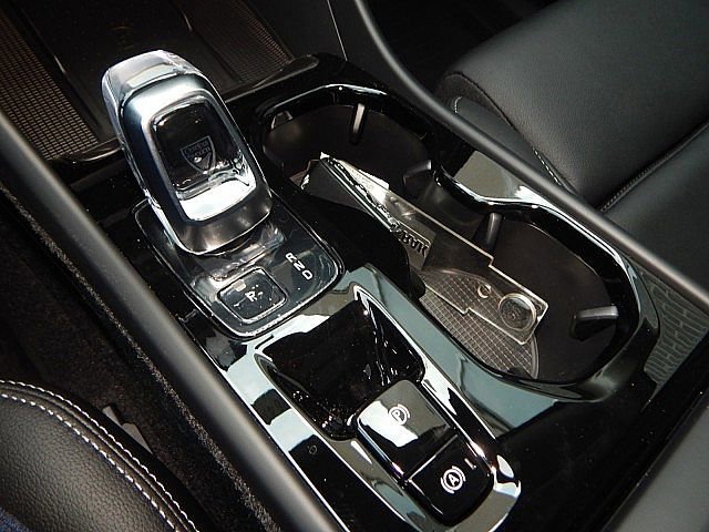 2026 Volvo XC40 Plus - Photo 16