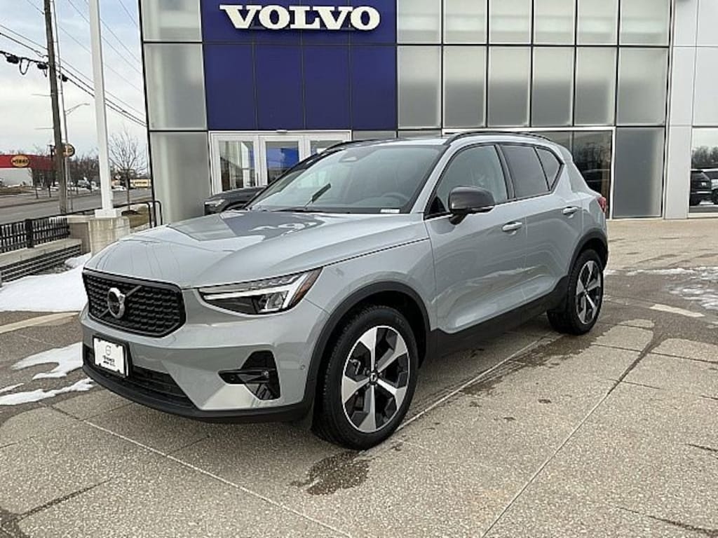 Certified 2025 Volvo XC40 Plus Dark Theme B5 AWD Plus Dark Theme