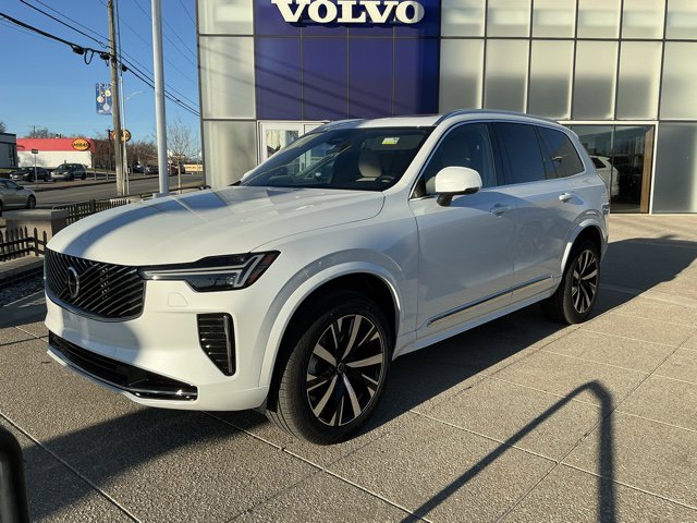 2026 Volvo XC90 Core's photo