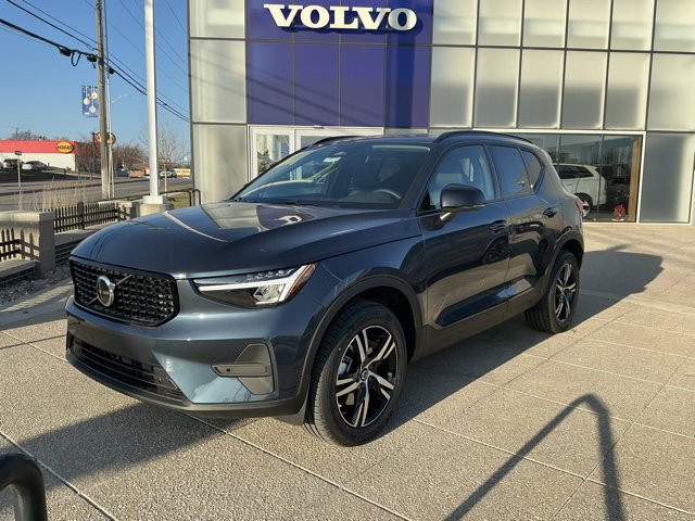 2026 Volvo XC40 Core's photo