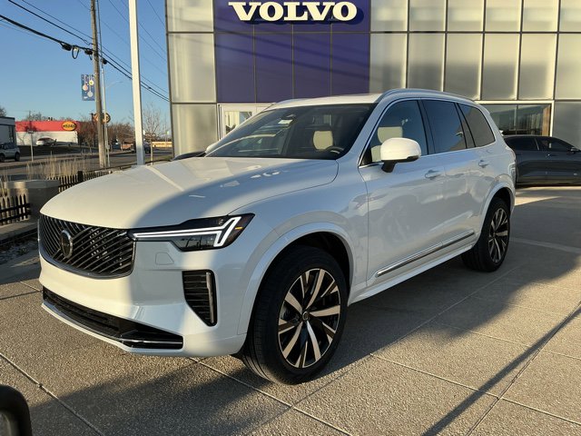 2026 Volvo XC90 Core's photo