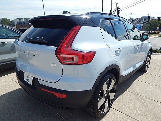 2024 Volvo XC40 Recharge Twin Ultimate photo 3