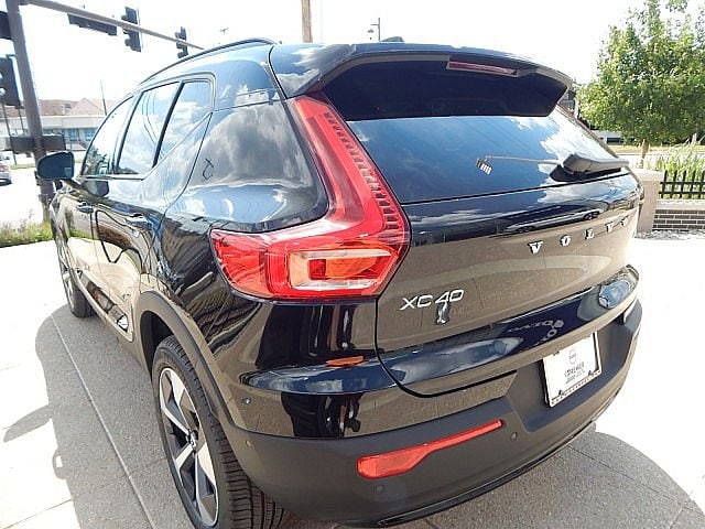 2026 Volvo XC40 Plus - Photo 9