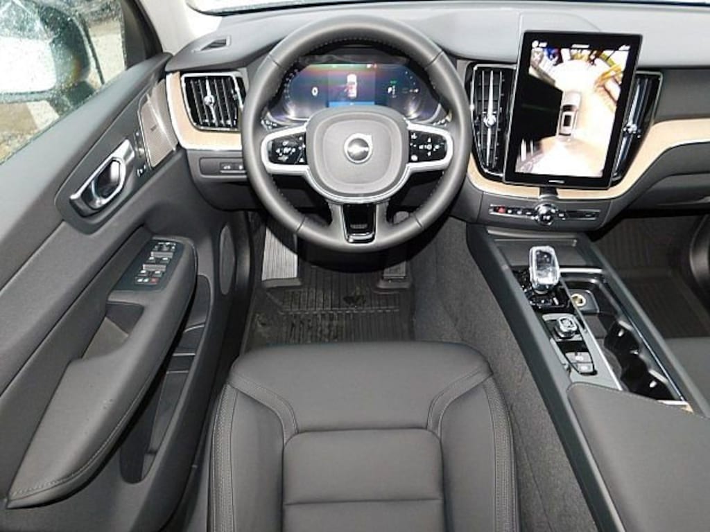 New 2026 Volvo XC60 plug-in hybrid T8 Plus SUV