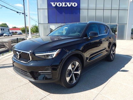 2025 Volvo XC40 B5 Core Bright Theme AWD SUV