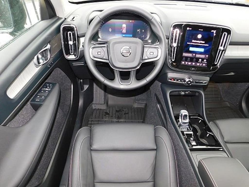 New 2026 Volvo XC40 B5 Ultra SUV