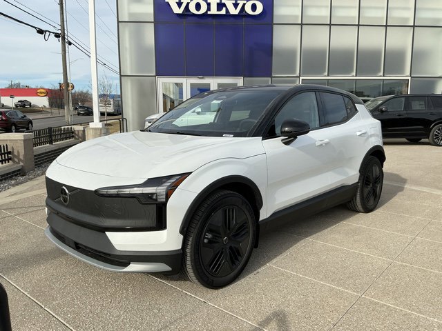 2026 Volvo EX30 Twin Motor Cross Country Ultra's photo