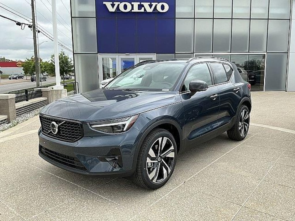 New 2026 Volvo XC40 B5 Ultra SUV