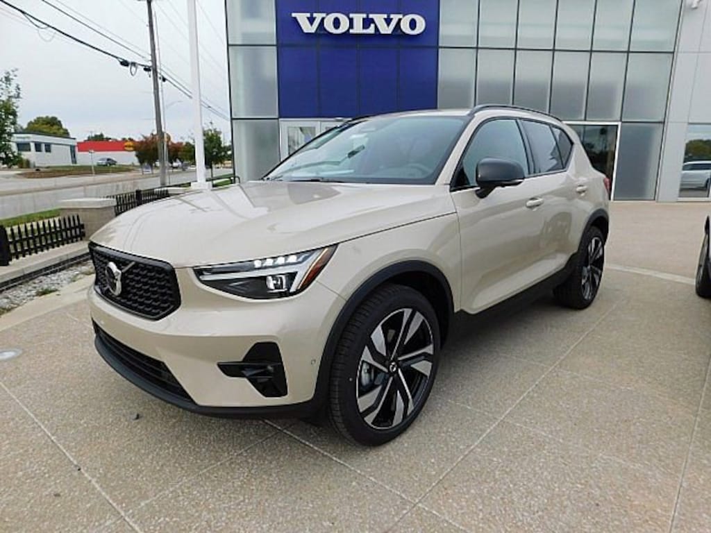 New 2026 Volvo XC40 B5 Ultra SUV