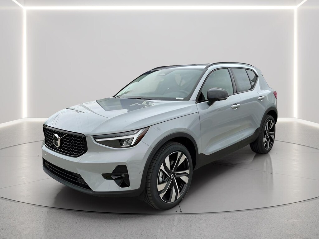 New 2026 Volvo XC40 B5 Plus SUV