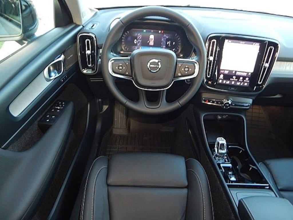 New 2026 Volvo XC40 B5 Plus SUV