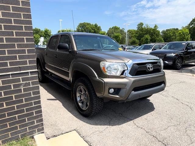 Used 2014 Toyota Tacoma Base with VIN 3TMLU4ENXEM161697 for sale in Kansas City