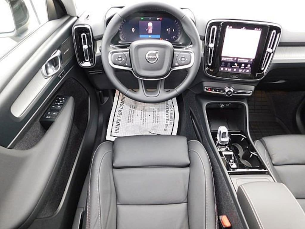 New 2026 Volvo XC40 B5 Ultra SUV