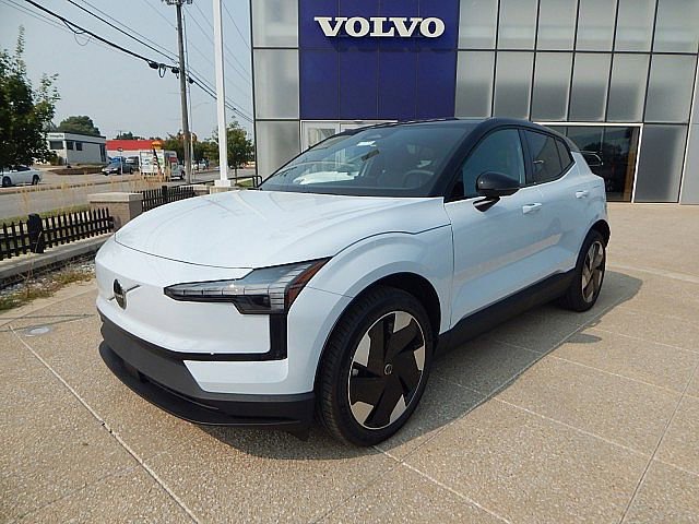 2025 Volvo EX30 Plus photo 2