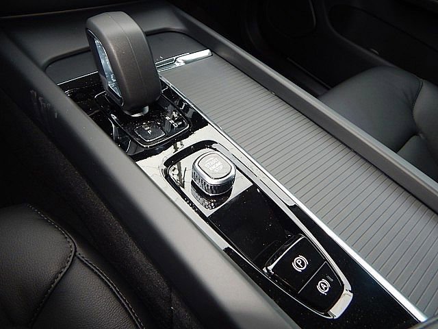 2025 Volvo XC60 Core - Photo 17