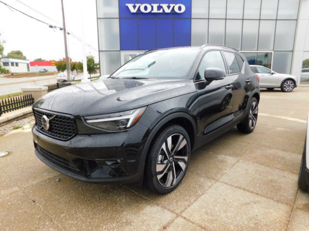 New 2026 Volvo XC40 B5 Ultra SUV