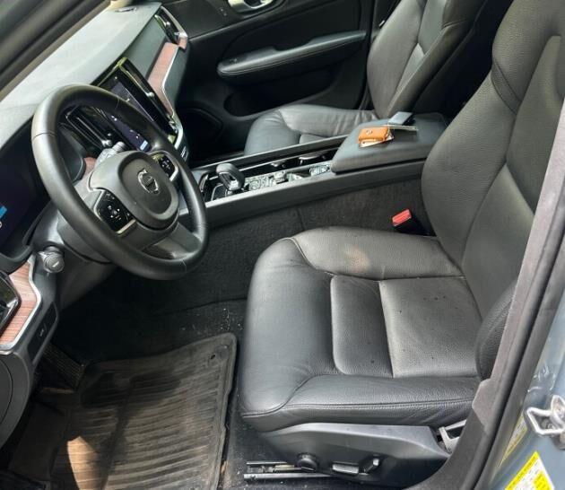 Used 2024 Volvo V60 Cross Country Plus with VIN YV4L12WY2R1135228 for sale in Kansas City