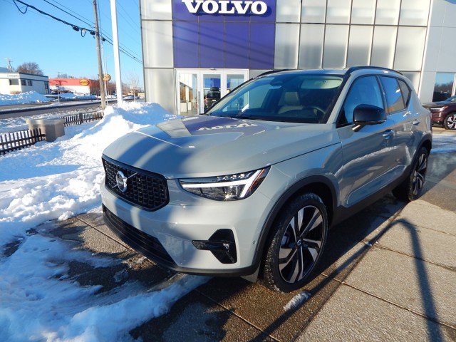 2025 Volvo XC40
