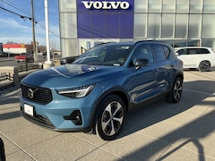 2025 Volvo XC40 Plus Dark Theme B5 AWD Plus Dark Theme