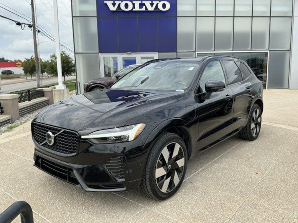 Certified 2024 Volvo XC60 Recharge Plug-In Hybrid Ultimate Dark Theme SUV