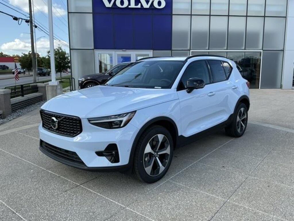 New 2026 Volvo XC40 B5 Plus SUV