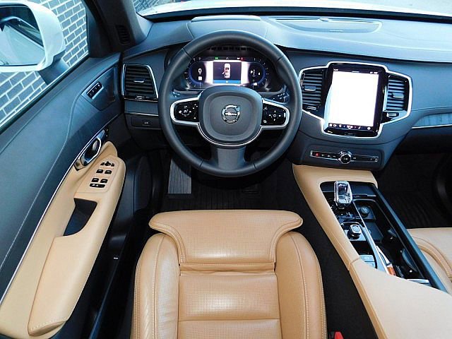 2023 Volvo XC90 AWD Ultimate photo 2