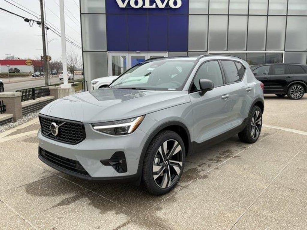 New 2026 Volvo XC40 B5 Plus SUV