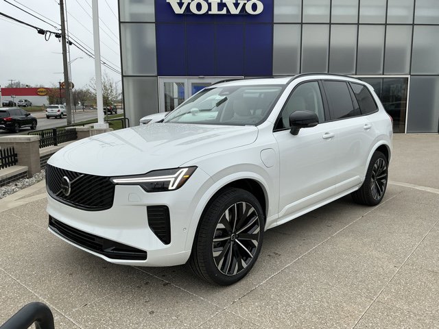 2026 Volvo XC90 T8 Recharge Ultra Dark 6-Seater 4WD's photo