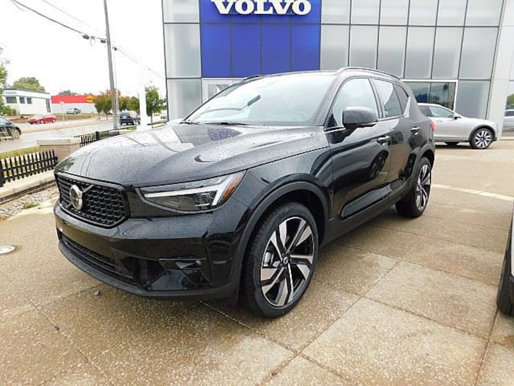 New 2026 Volvo XC40 B5 Ultra SUV