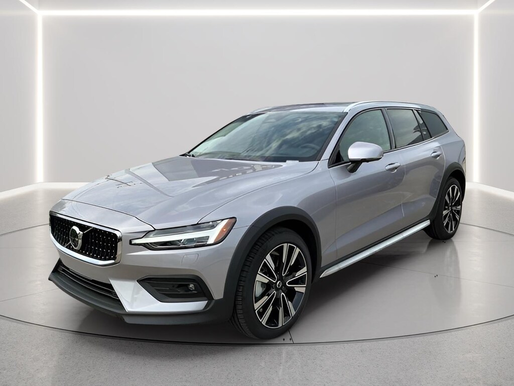 New 2026 Volvo V60 Cross Country B5 Ultra Wagon