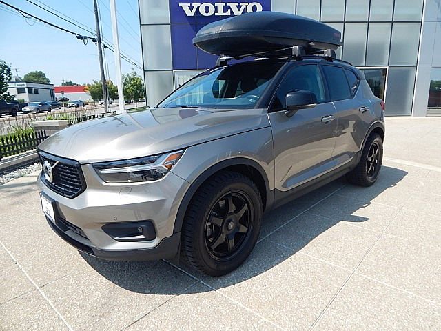 Used 2022 Volvo XC40 R-Design with VIN YV4162UMXN2645291 for sale in Kansas City