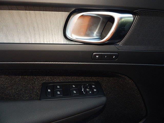 2026 Volvo XC40 Plus - Photo 14