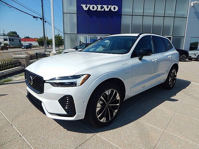 2026 Volvo XC60 Hybrid T8 Plus photo 2