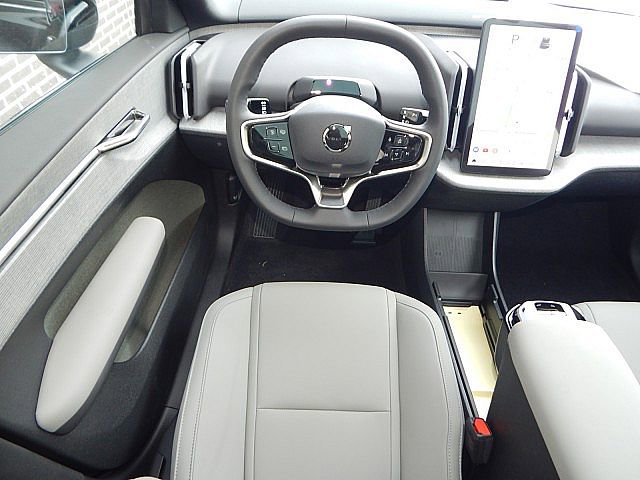2025 Volvo EX30 Plus photo 2