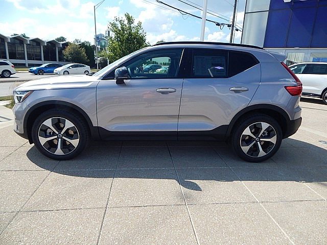 2026 Volvo XC40 Plus - Photo 10