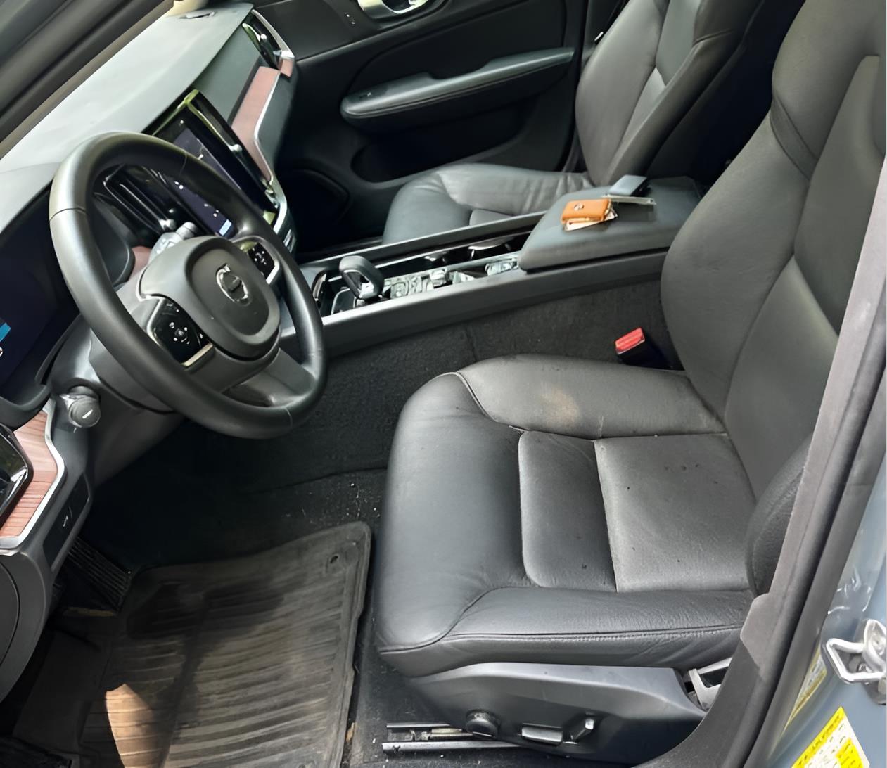 Used 2024 Volvo V60 Cross Country Plus with VIN YV4L12WY2R1135228 for sale in Kansas City