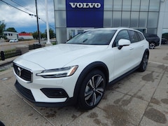 New 2026 Volvo V60 Cross Country B5 Plus Wagon for Sale in Overland Park, KS