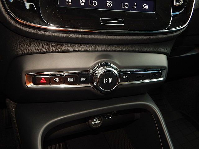 2026 Volvo XC40 Plus - Photo 18