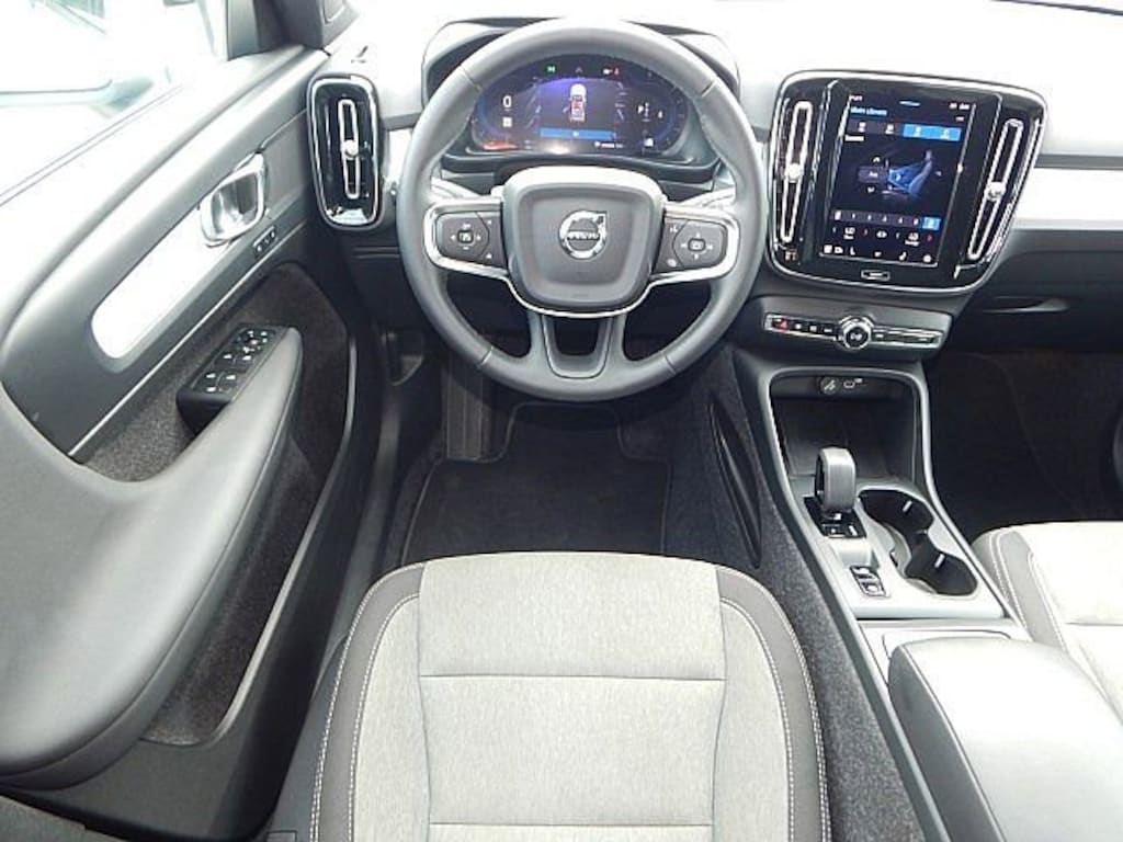 Certified 2025 Volvo XC40 Core Bright Theme B5 AWD Core Bright Theme