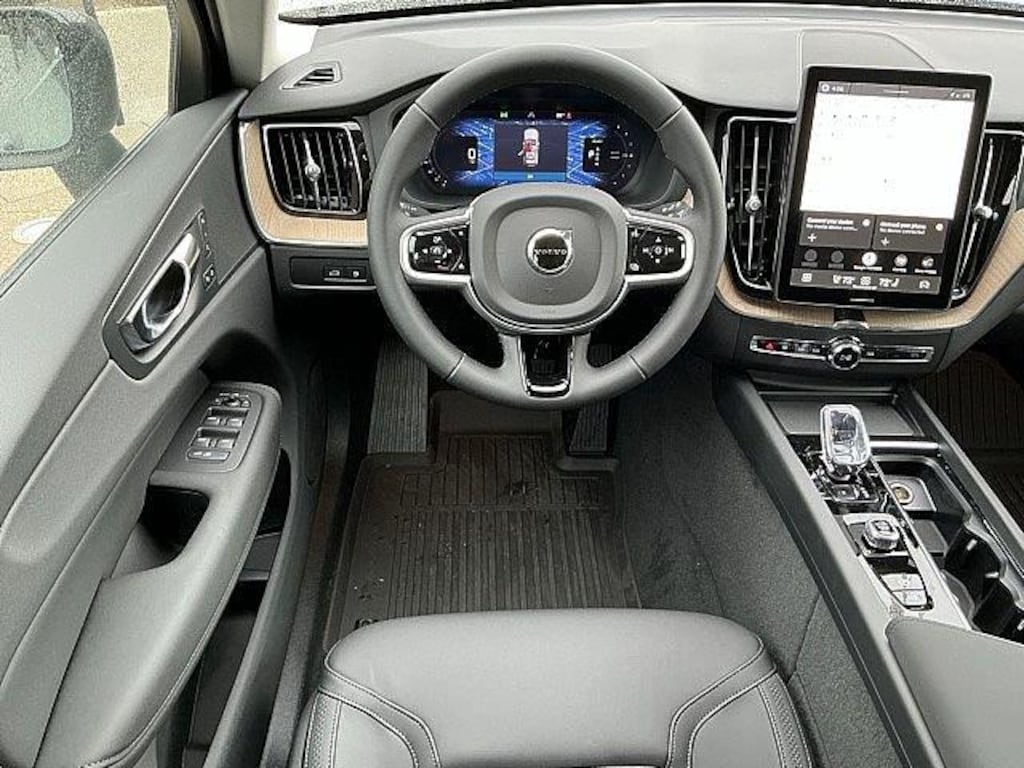 New 2026 Volvo XC60 plug-in hybrid T8 Plus SUV