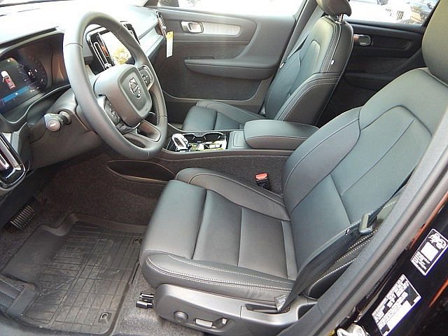 2026 Volvo XC40 Plus - Photo 13