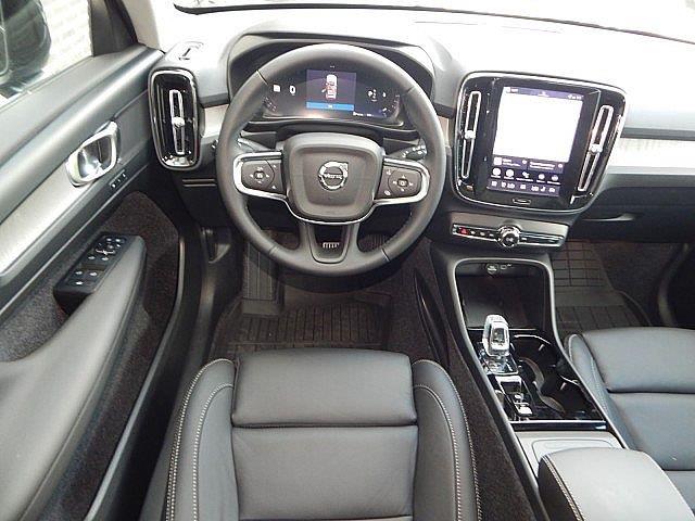 2026 Volvo XC40 Plus - Photo 4