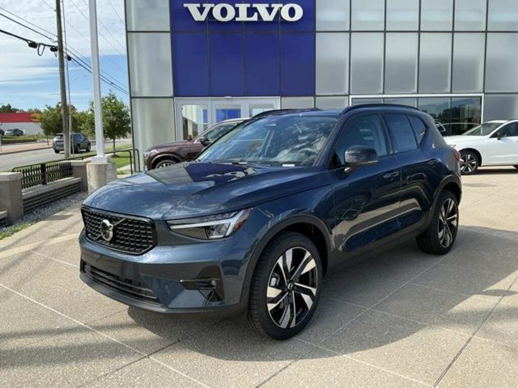 New 2026 Volvo XC40 B5 Plus SUV