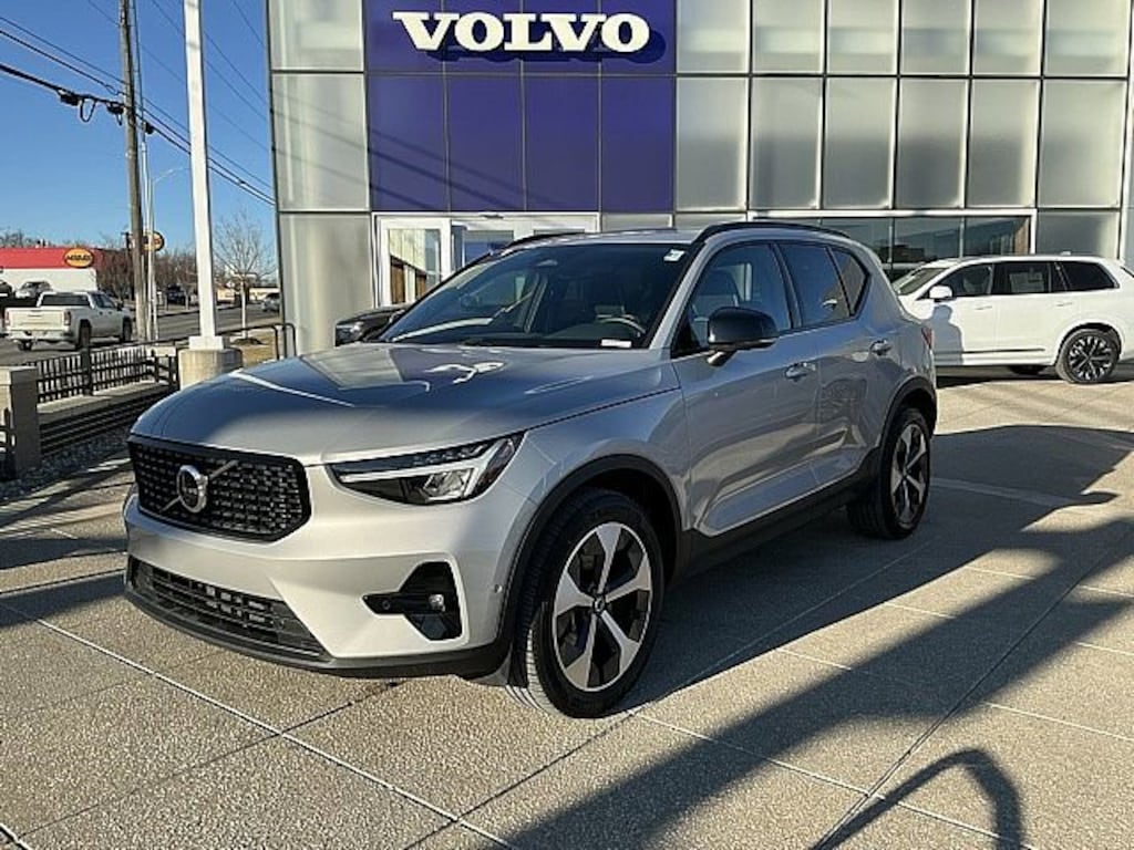 Certified 2025 Volvo XC40 Plus Dark Theme B5 AWD Plus Dark Theme