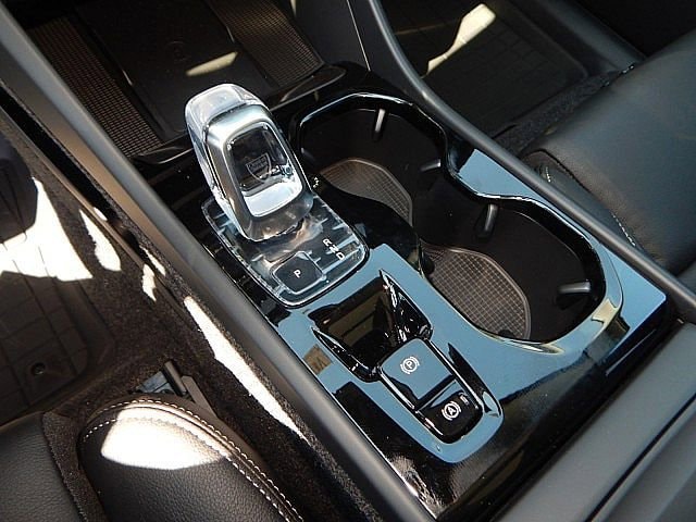 2026 Volvo XC40 Plus - Photo 17