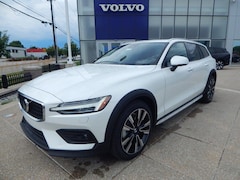 2026 Volvo V60 Cross Country B5 Ultra Wagon
