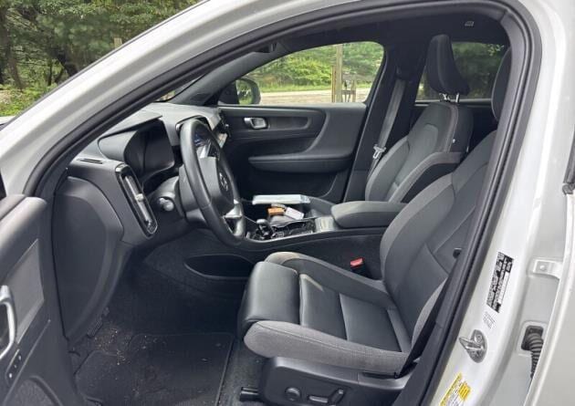 Used 2023 Volvo C40 Plus with VIN YV4ED3GL2P2055332 for sale in Kansas City